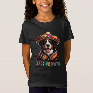 Camiseta Cinco de Mayo Bernese Cachorros com Poncho e Sombr
