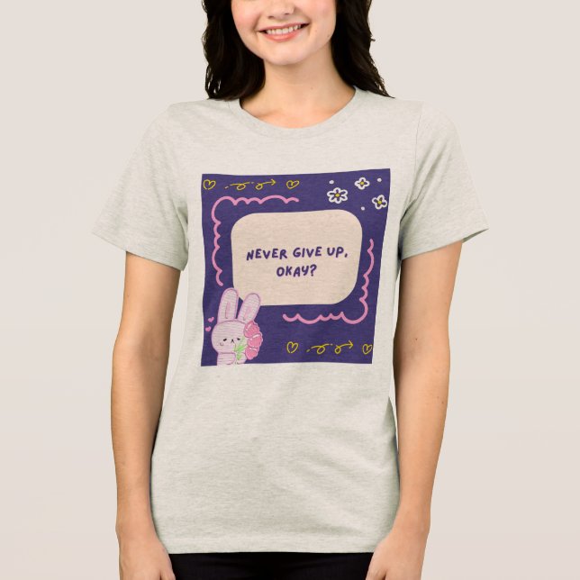 Camiseta cinza com Quo ilustrativo rosa e roxo (Frente)