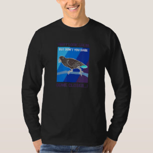 Camiseta Cinzas Africanas Irritadas Pedagando Dedo