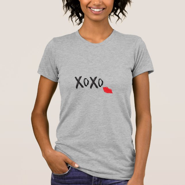 Camiseta Cinzas XoXo-Hugs-Kisses-with-Red-Lábios (Frente)