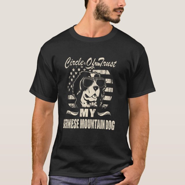 Camiseta Círculo De Cachorro De Montanha Bernese, Cachorro  (Frente)