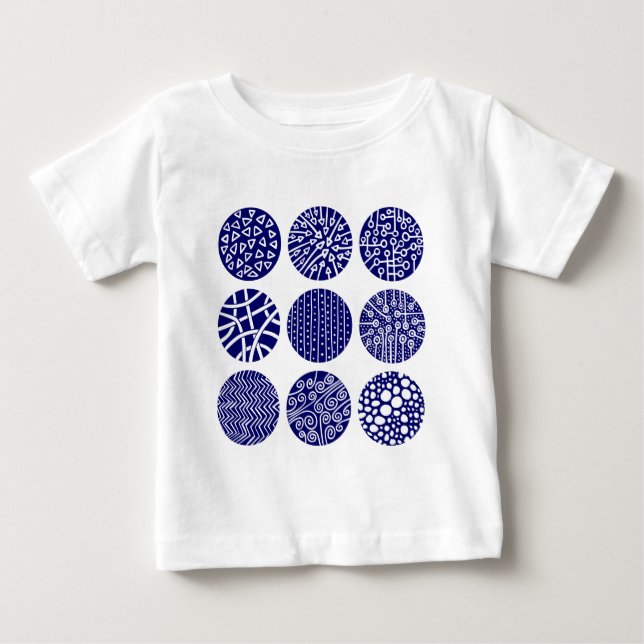 Camiseta Círculos decorativos - Marinho profundo e branco (Frente)