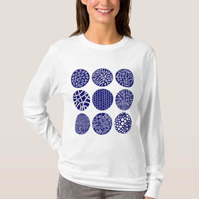Camiseta Círculos decorativos - Marinho profundo e branco (Frente)