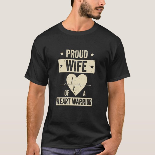 Camiseta Cirurgia de Coração Aberta Esposa de Transplante C (Frente)