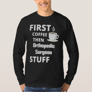 Camiseta Cirurgião Ortopédico Primeiro Café Depois Coisas d