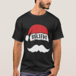 Camiseta Citação Acreditada Na Família Santa Hat Mustache<br><div class="desc">Acredite Na Citação Sobre A Camisa De Natal Da Família "Noel Hat Mustache". Presente perfeito para seu pai, mãe, pai, homens, mulheres, amigos e familiares no Dia de Ação de Graças, Dia de Natal, Dia de as mães, Dia de os pais, 4 de julho de 1776 Dia Independente, Dia dos...</div>