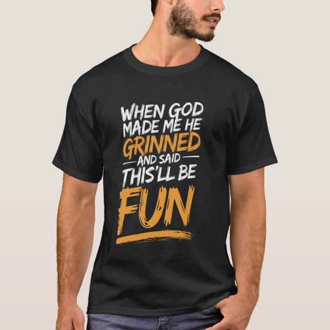 Camiseta Citação da Fé Cristã Engraçada Quando Deus Me Fez  (Frente)