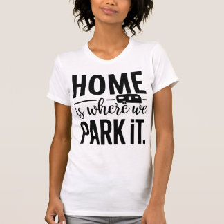 Camiseta Citação de Camper 'Lar é Onde Nós Estacionamos'