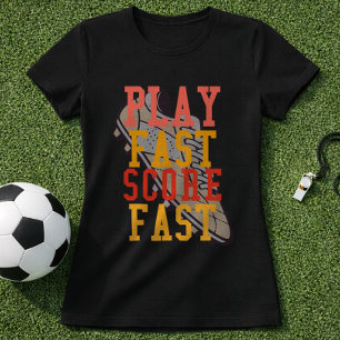 Camiseta Citação de Futebol Jogue Rápido Marque Rápido