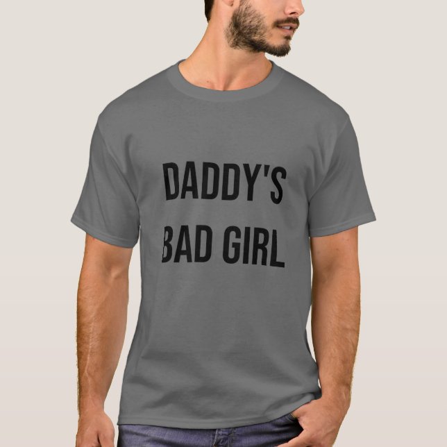Camiseta Citação de Menina Má pai (Frente)