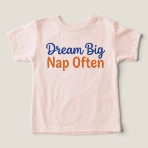 Camiseta Citação Divertida de Criança Sonhe Grande Dorme Fr