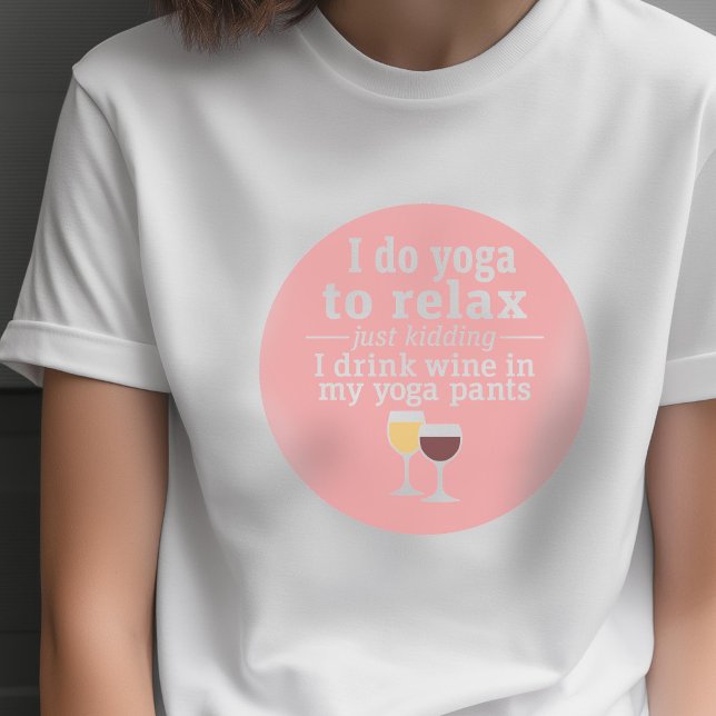 Camiseta Citação Divertida de Vinho - Bebo vinho em calças  (Criador carregado)