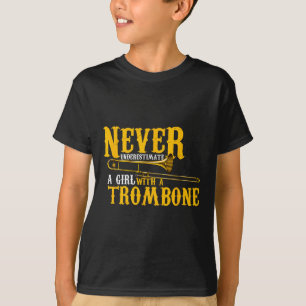 Camiseta Citação Divertida Nunca Subestime Uma Menina Com U