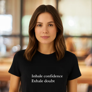 Camiseta Citação estética Inalar confiança exala dúvida