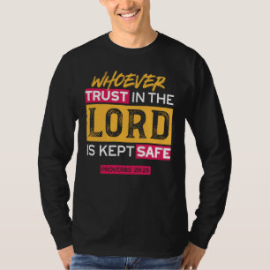 Camiseta Citação Quem Confia no Senhor é Mantido Seguro
