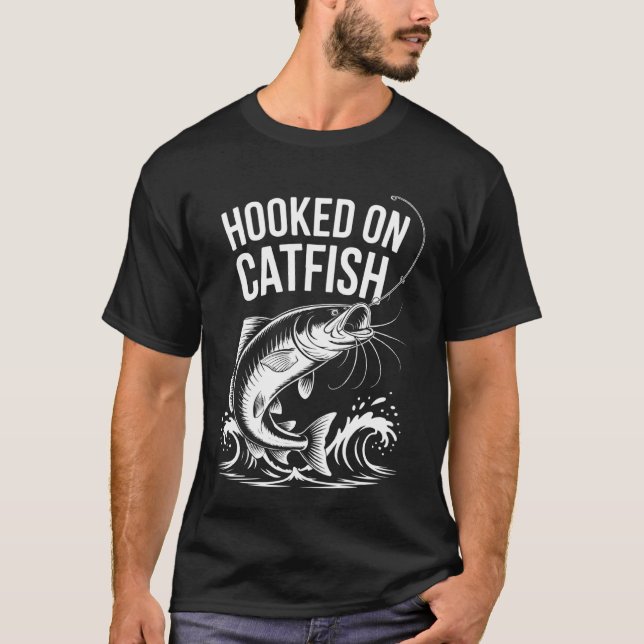 Camiseta Citação Retro de Pesca com Bagre Viciado (Frente)