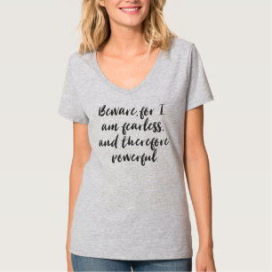 Camiseta Citação sem medo e poderosa na tipografia de scrip