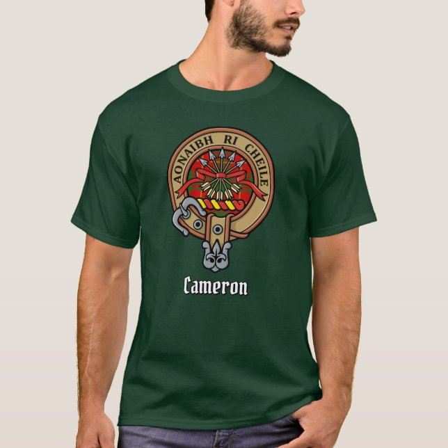 Camiseta Clan Cameron Crest sobre Tartan (Frente)