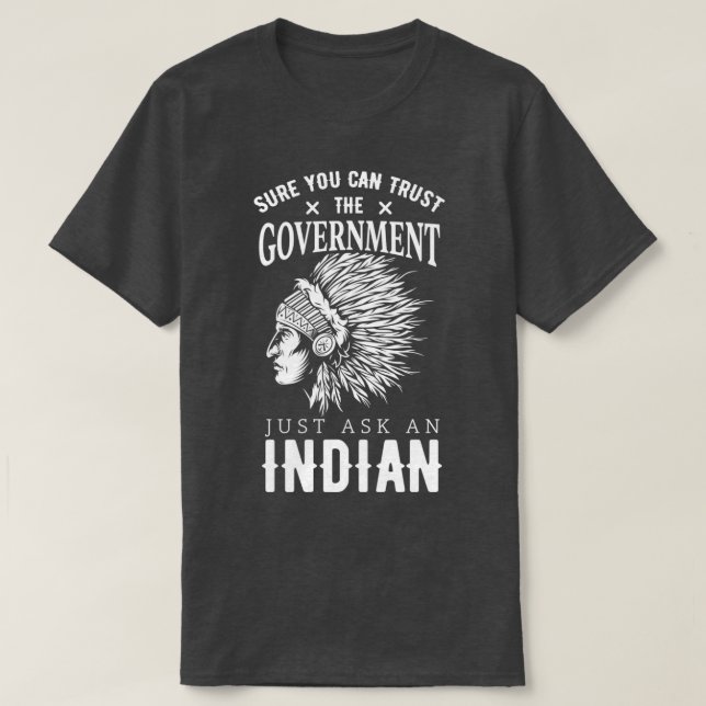 Camiseta Claro Que Confias No Governo Nativo Americano  (Frente do Design)