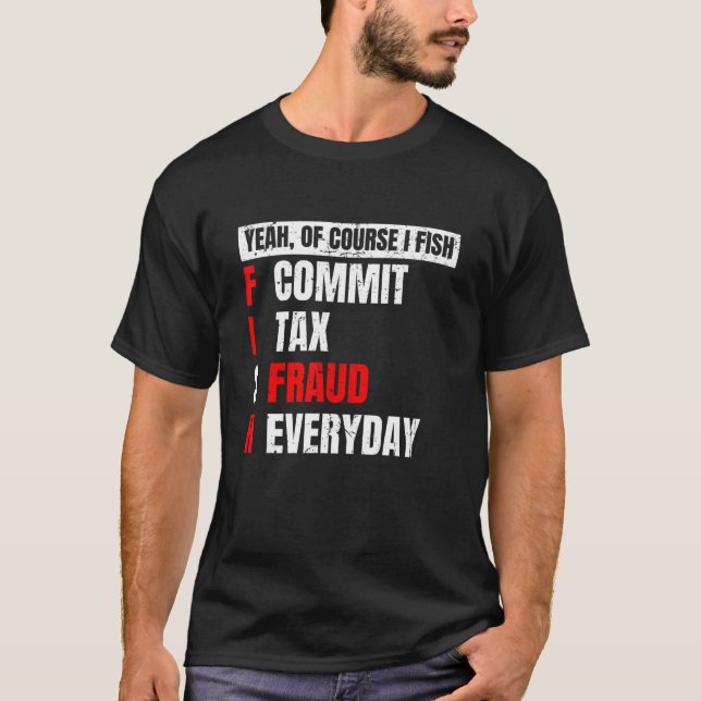 Camiseta Claro Que Eu Pesco Cometo Fraude Fiscal  Pescaria (Frente)
