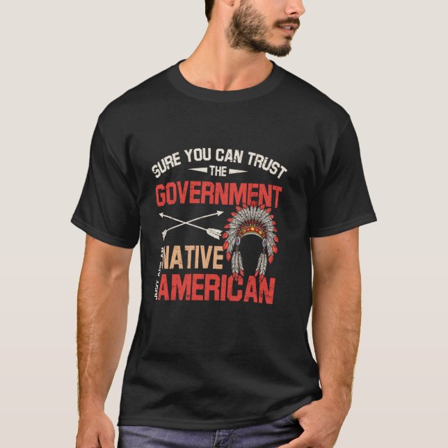 Camiseta Claro que Você Pode Confiar no Governo Basta Pergu (Frente)