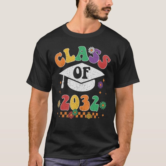 Camiseta Class Of 2032 Grow With Me Pre K Graduate Groovy R (Frente)