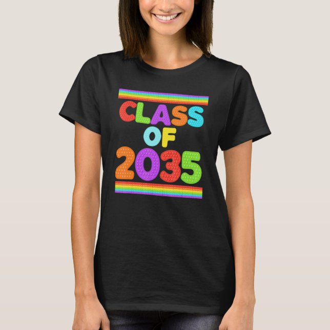 Camiseta Class of 2035 Growing With Me Kindergarten Graduat (Frente)