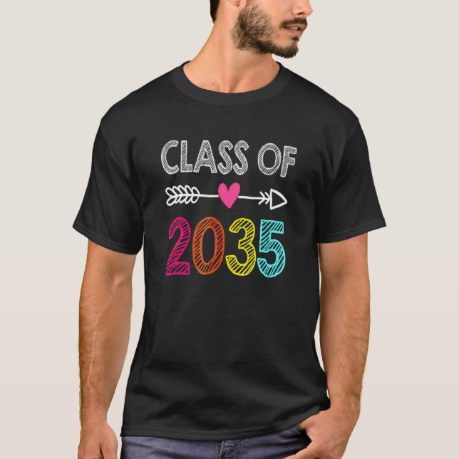 Camiseta Class Of 2035 Kindergarten Pre K Grow With Me (Frente)