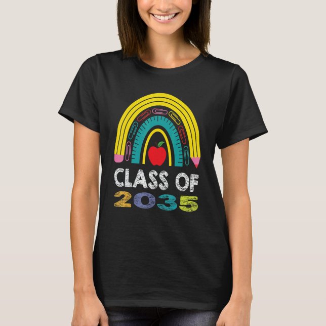 Camiseta Class Of 2035 Rainbow Grows With Me First Day Of S (Frente)