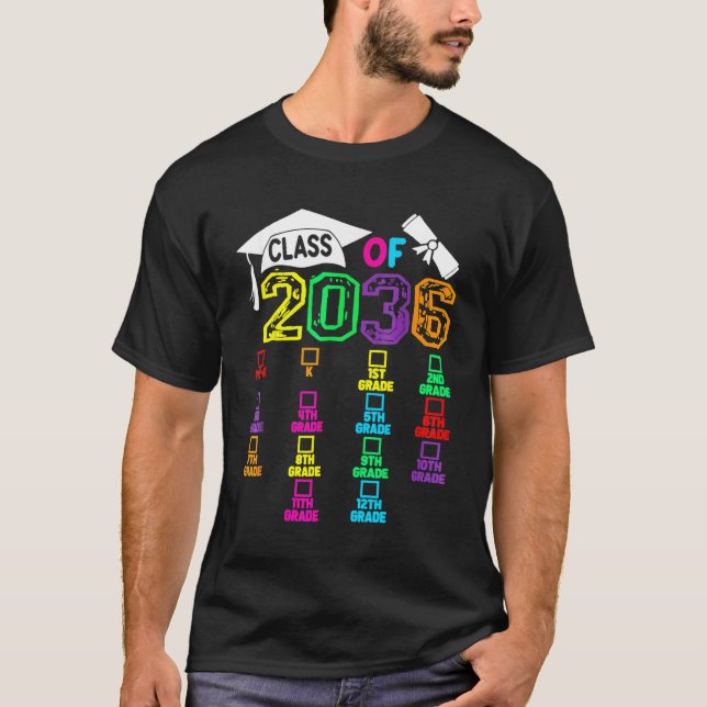 Camiseta Class Of 2036 Kindergarten Grow With Me Checklist  (Frente)
