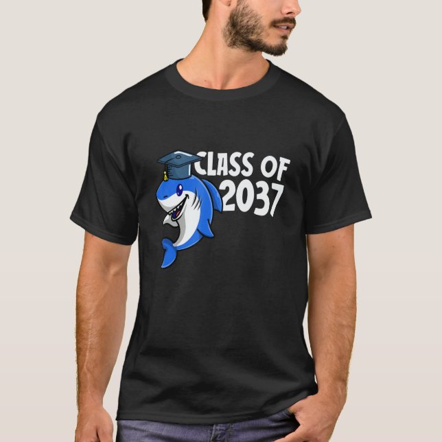 Camiseta Class Of 2037 Shark Graduate Pre K Kindergarten Pr (Frente)