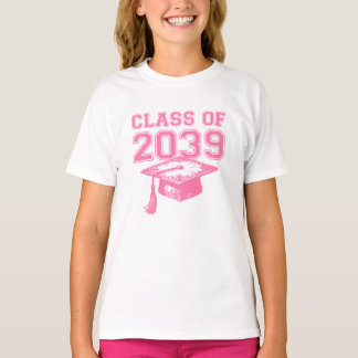 Camiseta Class of 2039 Ornate Pink Graduation Cap Design