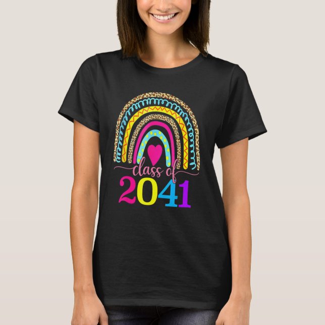 Camiseta Class Of 2041 Grow With Me Graduation First Day Ra (Frente)
