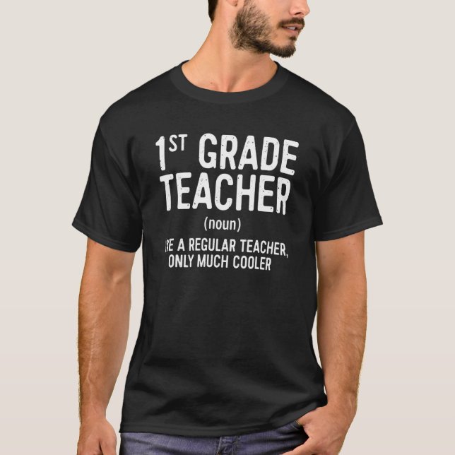 Camiseta Classe 1rua de Professores Definição Primeira Grau (Frente)