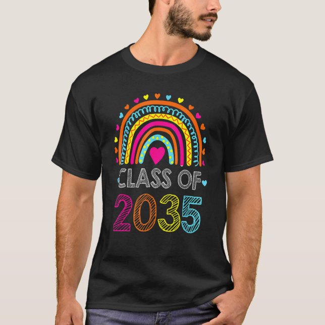 Camiseta Classe 2035 Ranibow Pre K Formando Preschool Gra (Frente)