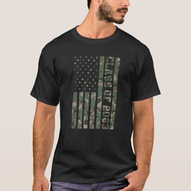 Camiseta Classe De 2023 Camouflage American Flag Graduation (Frente)
