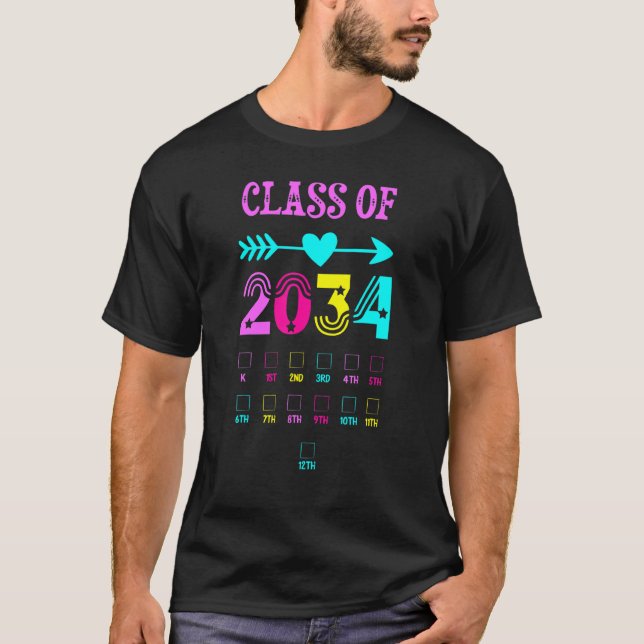 Camiseta Classe De 2034 Cresce Comigo Primeiro Dia Da Escol (Frente)