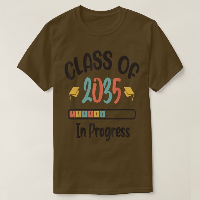 Camiseta Classe de 2035 Cresce Comigo Primeiro Dia de Arma  (Frente do Design)