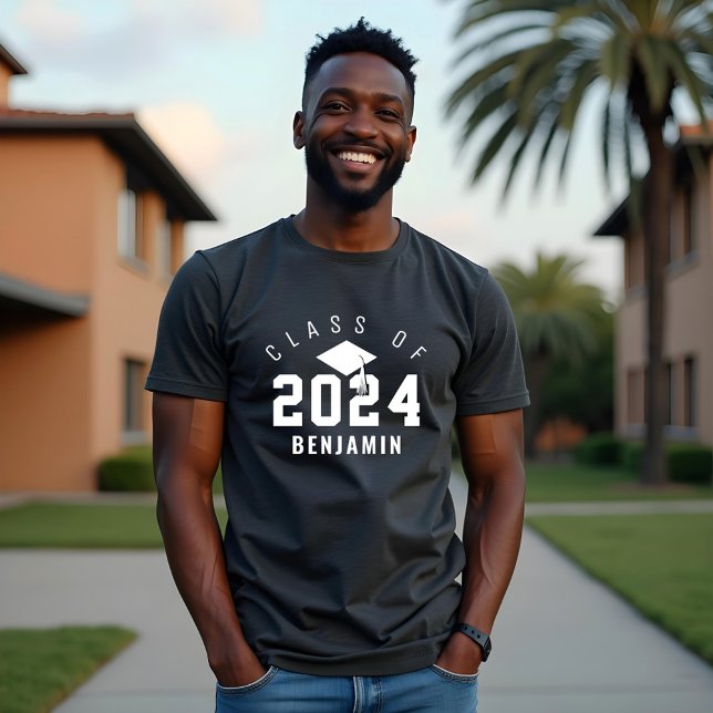 Camiseta Classe de Formando do Estilo de Variedade do Nome  (Varsity Style Graduate Class of 2022 Custom Name Tri-Blend Shirt)