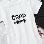 Camiseta Classe de Formando Mãe<br><div class="desc">A camiseta perfeita para todas as formandos orgulhosas lá fora! Nossa camiseta "Mãe Formando" é uma maneira na moda e moderna de mostrar seu apoio para a sua classe de formando 2025. A camisa apresenta as palavras "Formando mãe" em texto ousado e atraente, fazer fácil para todos verem o seu...</div>