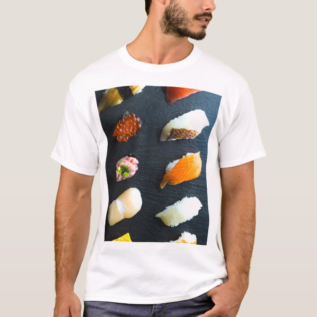 Camiseta Classic Sushi Set – 10 classic pieces on a stone p (Frente)