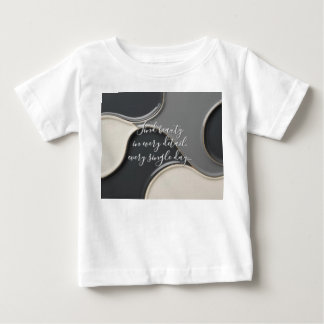 Camiseta clássica bebê em na moda gráfico