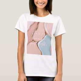 Camiseta clássica com gráfico abstrato elegante