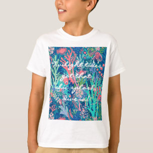 Camiseta clássica infantil com gráfico estiloso
