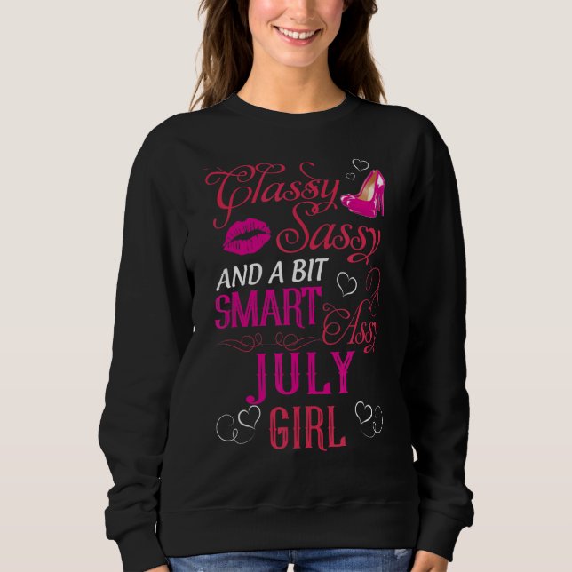Camiseta Clássica Sassy E Uma Menina De Julho De Assy Intel (Frente)