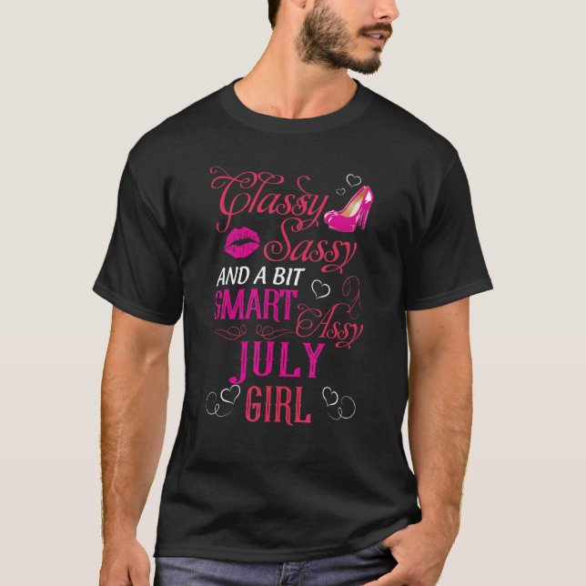 Camiseta Clássica Sassy E Uma Menina De Julho De Assy Intel (Frente)