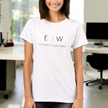 Camiseta Clássico Elegante Moderno Monograma<br><div class="desc">Elevem seu estilo com nossa camiseta Mínima Elegante Miniromista Mínima Branca Monograma. Este armário é essencial para combinar perfeitamente a sofisticação clássica com o minimalismo contemporâneo, fazer-o de uma adição versátil e na moda à sua coleção. Feito com atenção aos detalhes, esta camiseta é mais do que apenas roupas; é...</div>