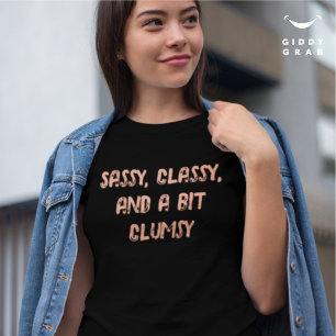 Camiseta Clássico Sassy e uma citação de personagem um pouc