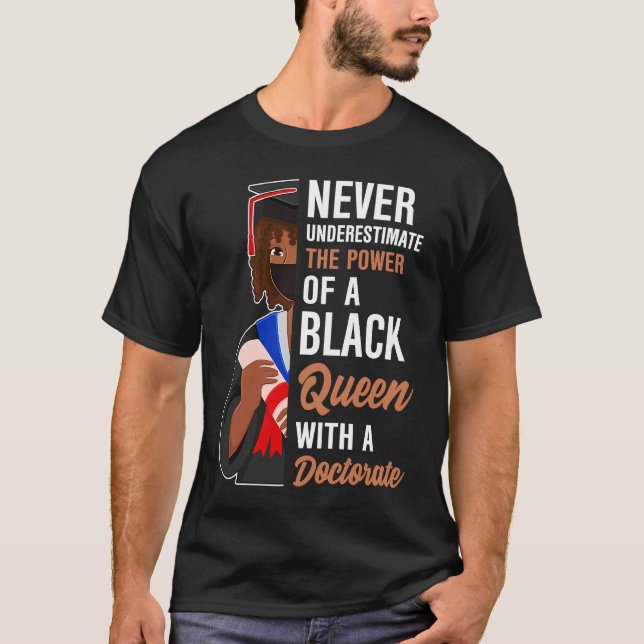 Camiseta Classy Queens With A Masters Degree Graduations Ce (Frente)