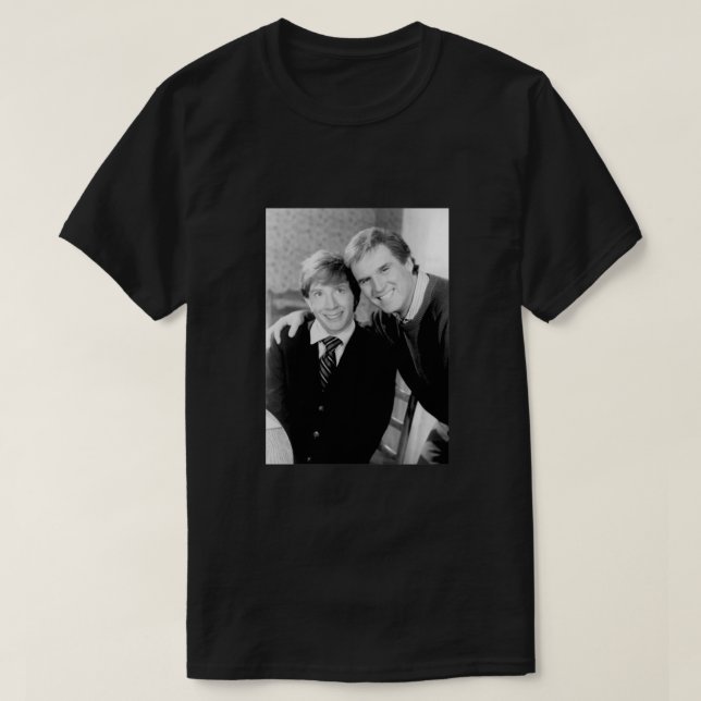 Camiseta Clifford Movie Martin Short Black and White Essent (Frente do Design)